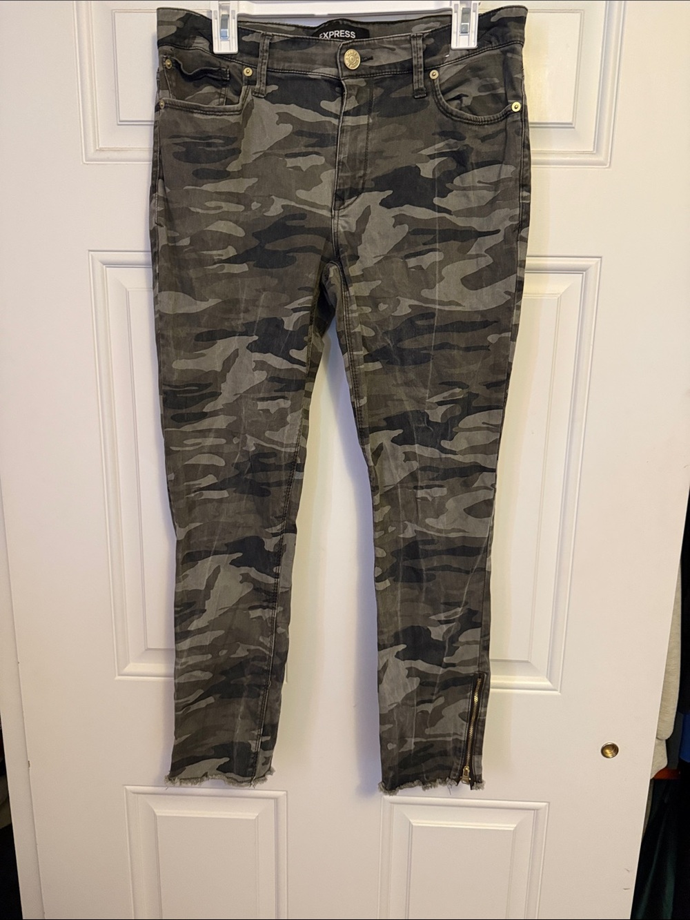 Express Women’s Camo Skinny Jeans - Olive & Gray
